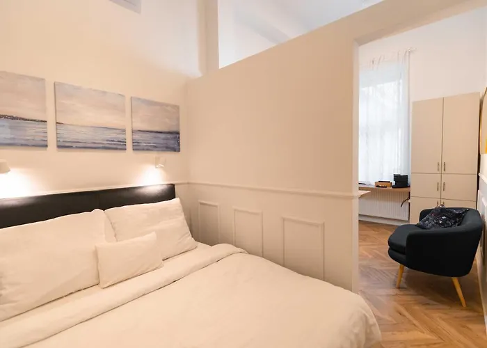 Charming - In The Downtown بودابست